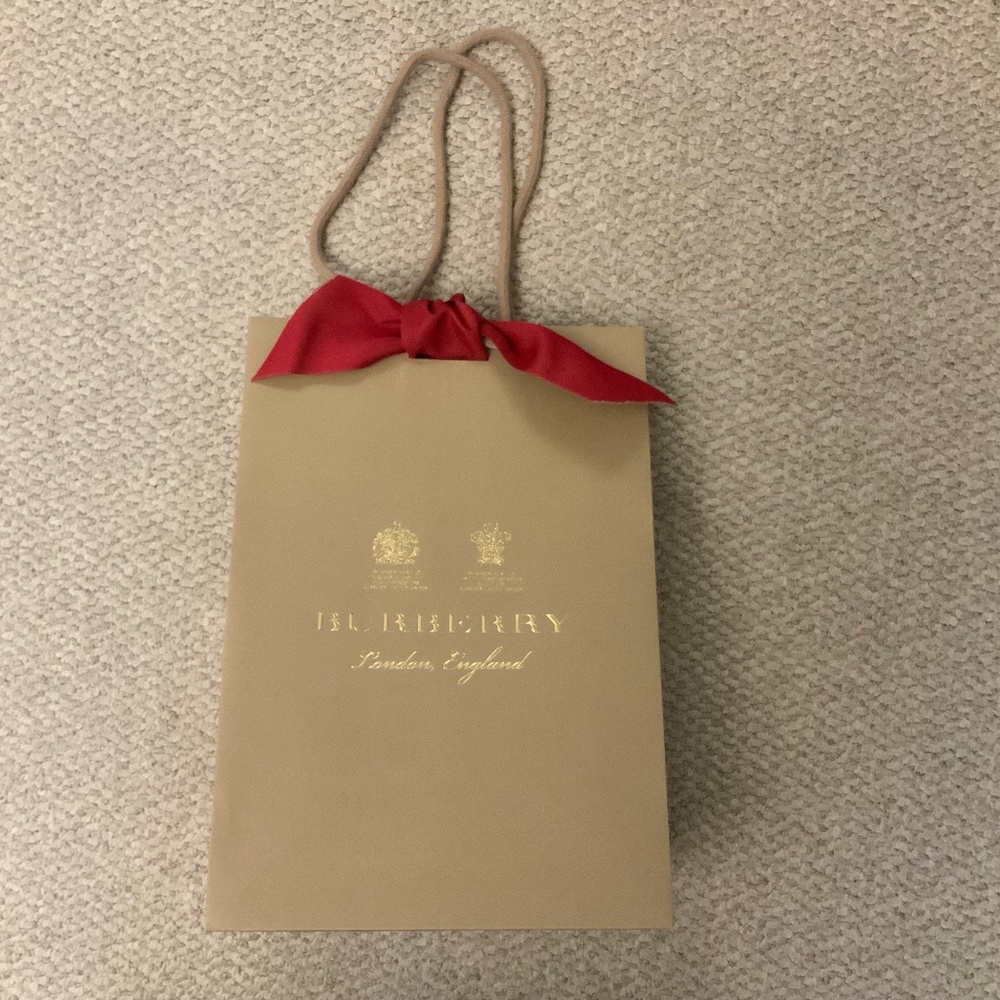 Burberry paper shopping bag with ribbon
